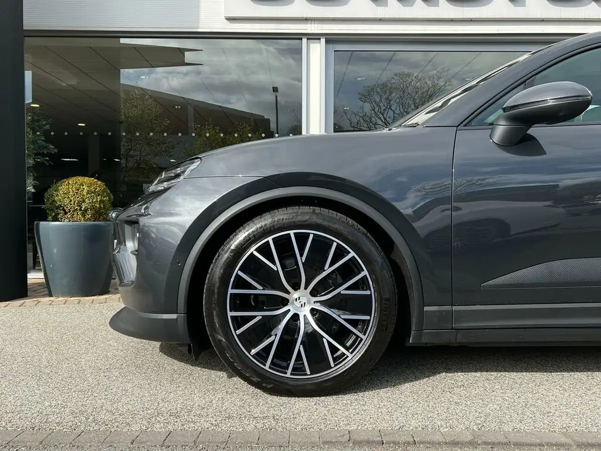 2024-porsche-macan-e-4-electric-big-2
