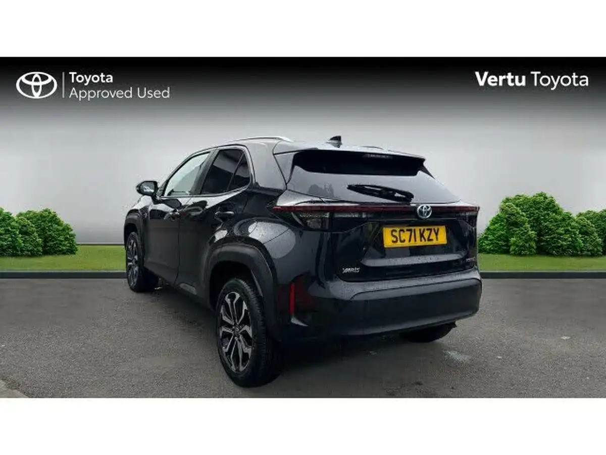 2022-toyota-yaris-15-vvt-i-design-panoramic-roof-big-3
