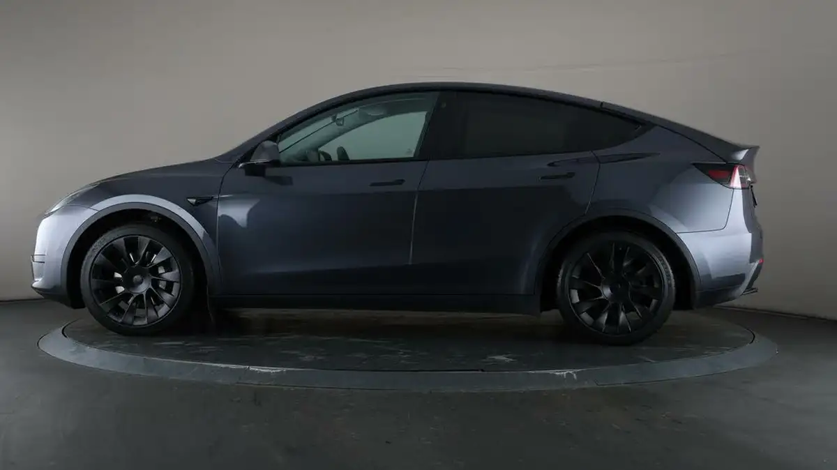 2022-tesla-model-y-e-rwd-big-28