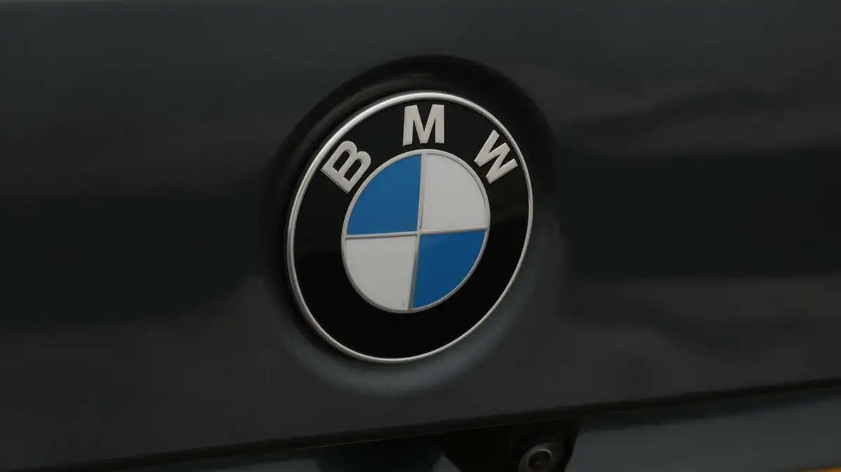 2020-bmw-3-series-20-330e-m-sport-saloon-4d-big-20