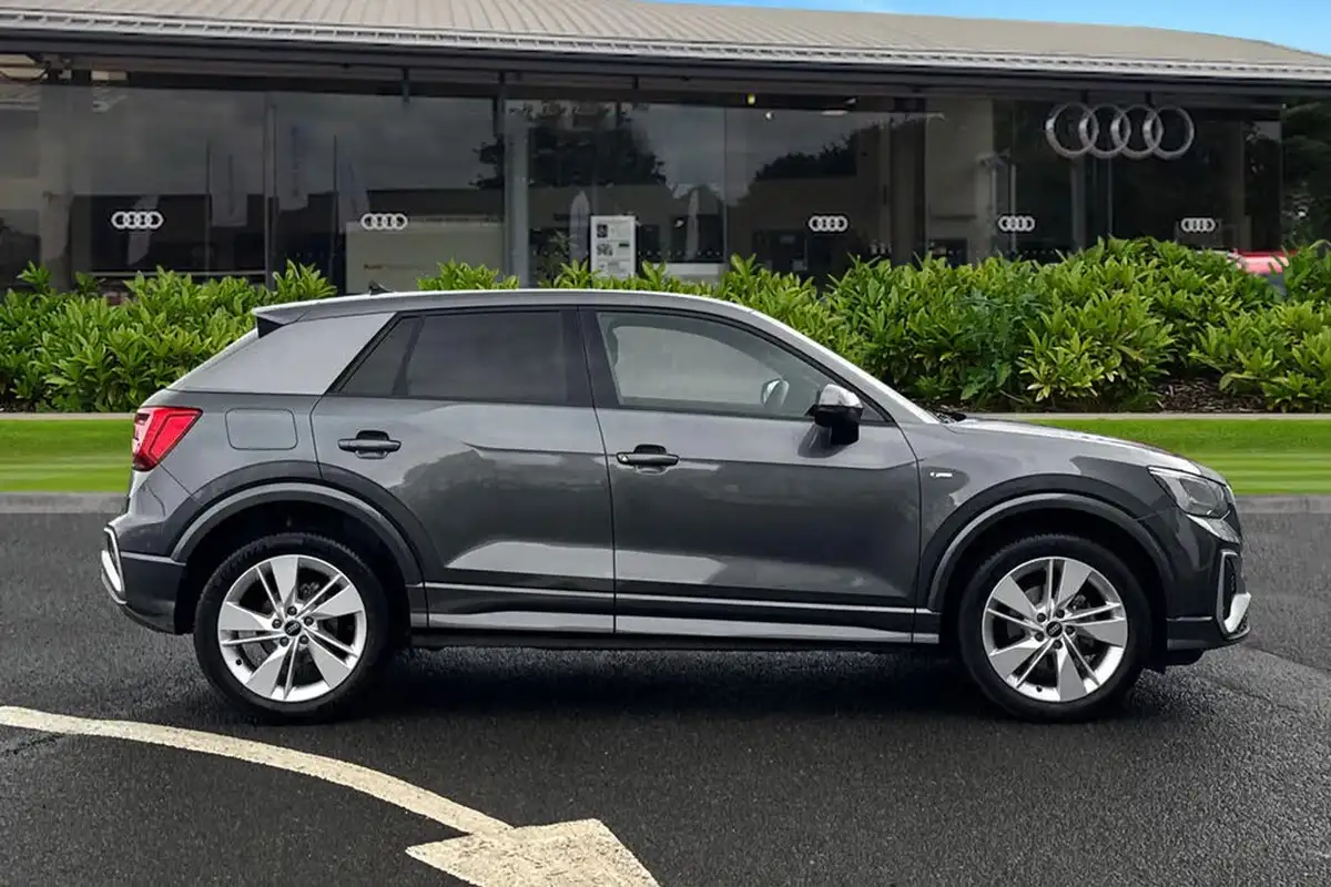 2023-audi-q2-15-35-tfsi-s-line-tronic-big-2
