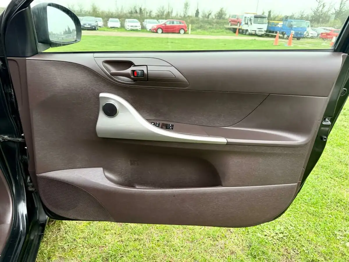 2009-toyota-iq-133-3-99bhp-cvt-big-17