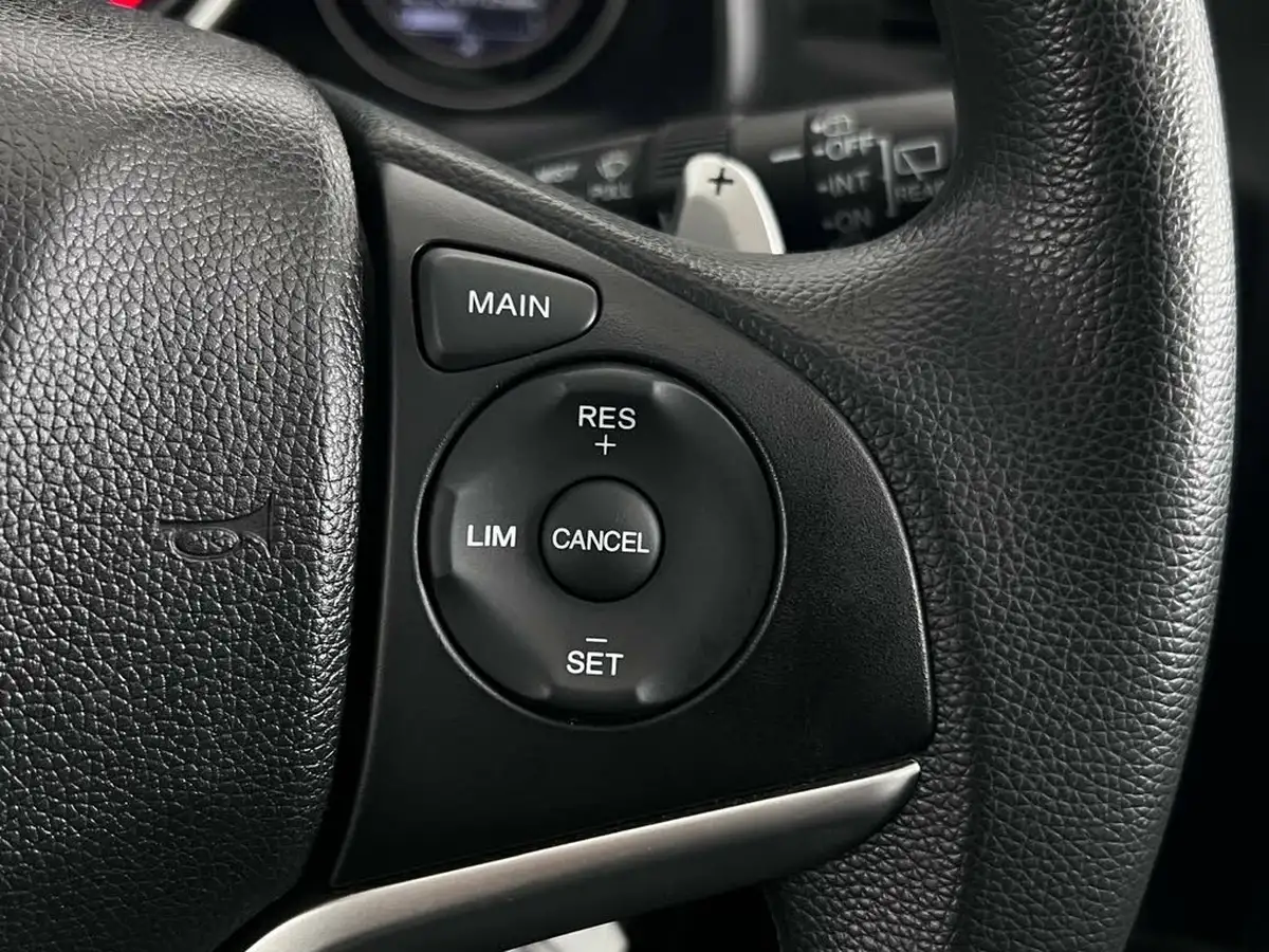 2019-honda-jazz-13-i-vtec-se-navi-cvt-big-15