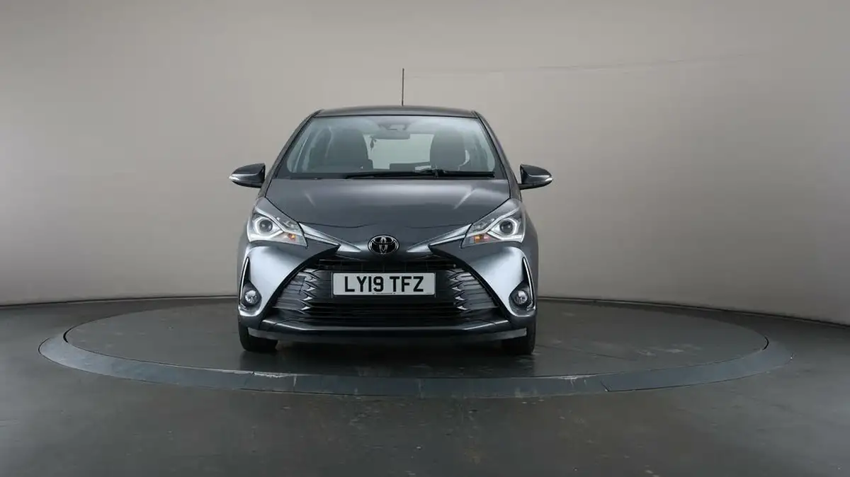 2019-toyota-yaris-15-vvt-i-icon-tech-111bhp-1496cc-big-38