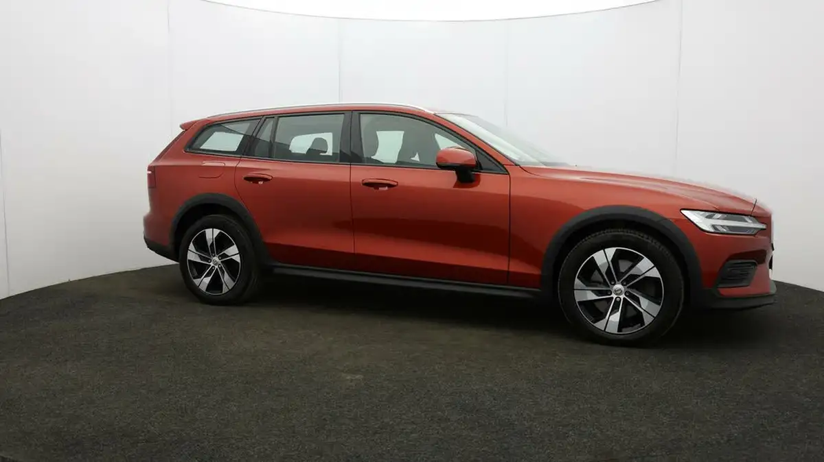 2021-volvo-v60-20td-b4-cross-country-big-44