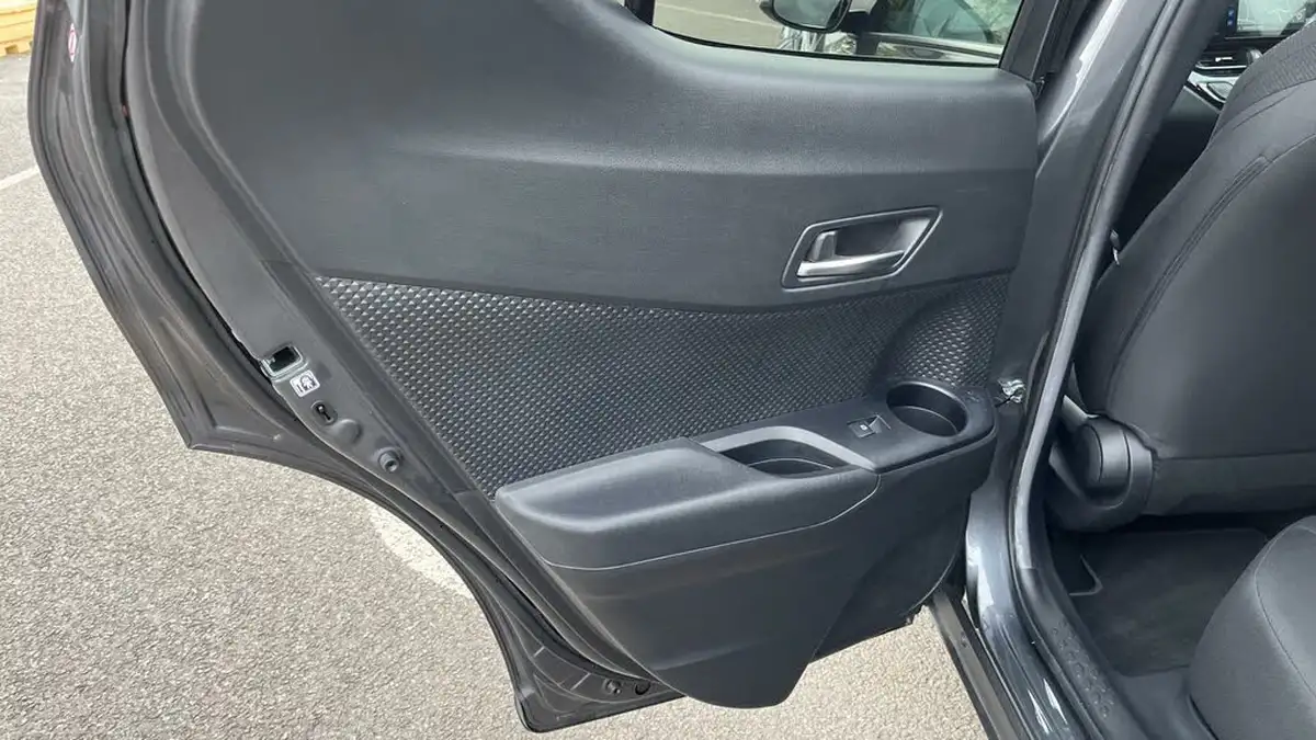 2019-toyota-c-hr-12-design-big-31