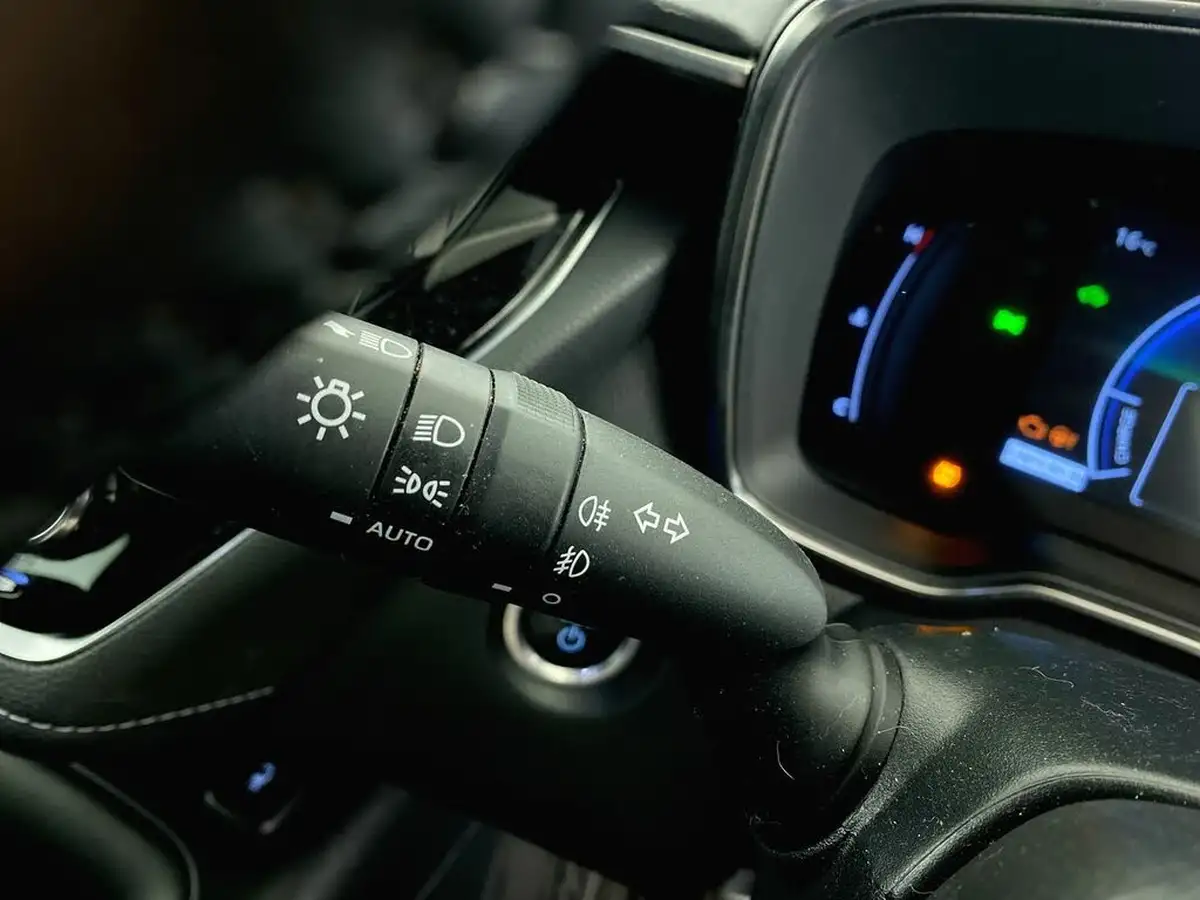 2023-suzuki-swace-18-motion-big-31