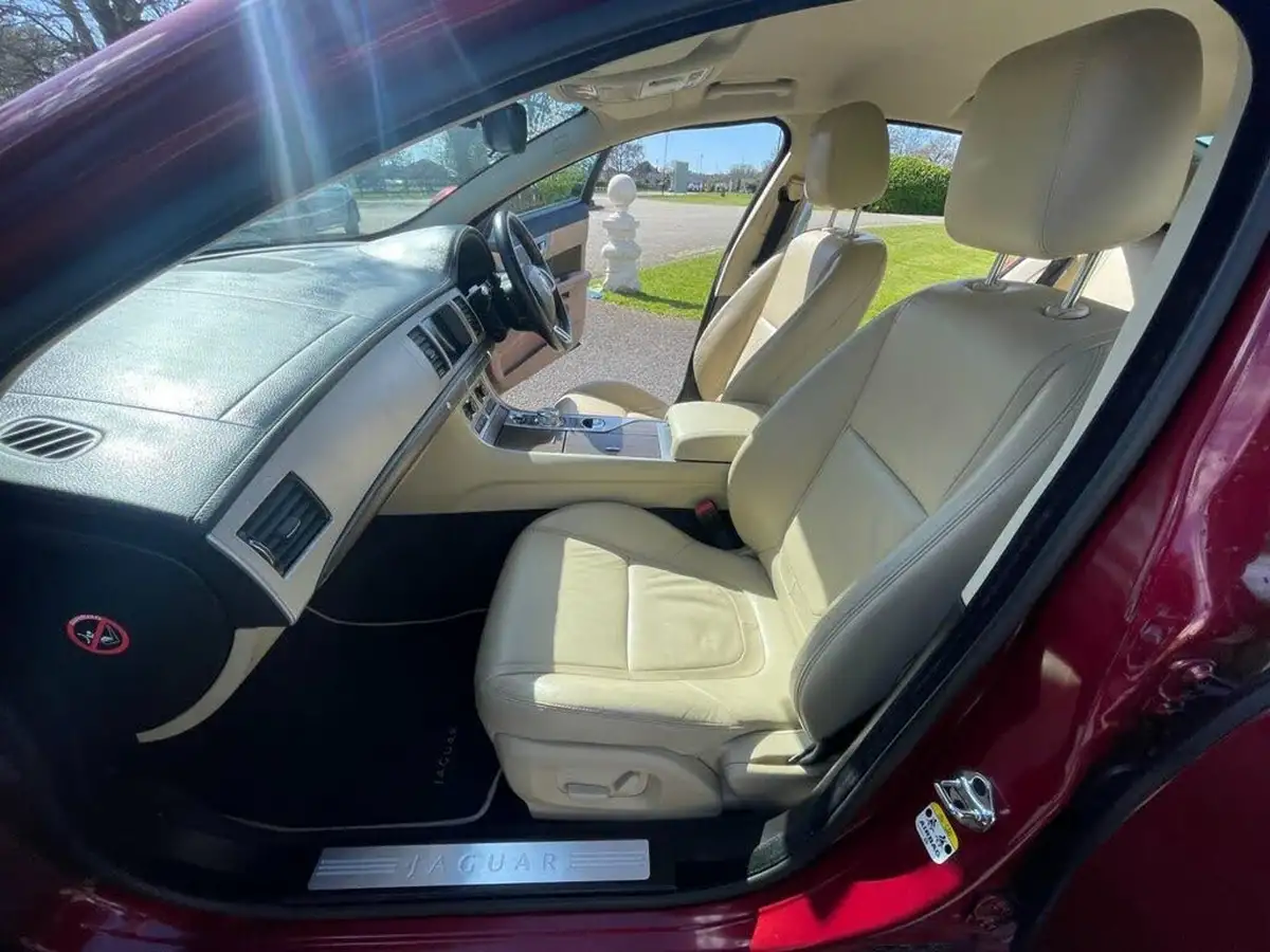 2013-jaguar-xf-22td-luxury-200ps-ss-saloon-4d-auto-big-15