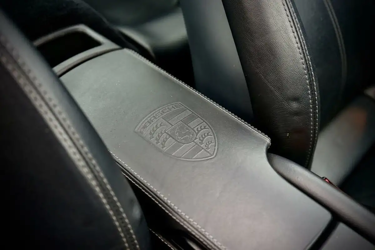2010-porsche-911-38-turbo-coupe-pdk-big-10