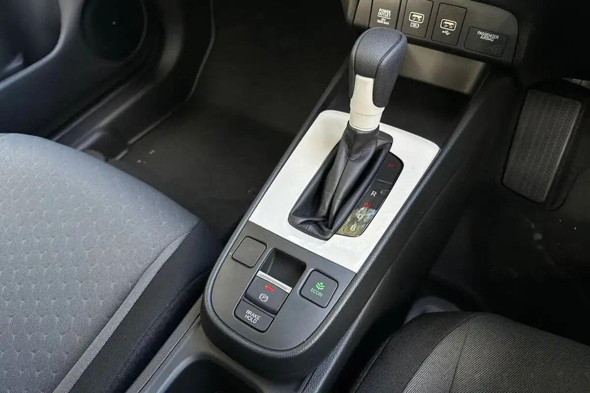 2024-honda-jazz-15-i-mmd-elegance-big-21