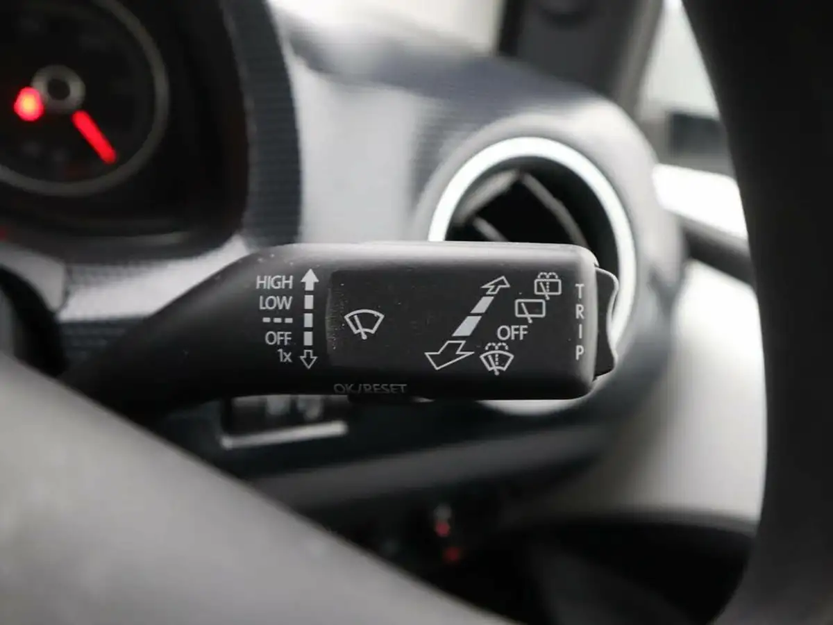 2022-volkswagen-up-10-up-5d-big-19