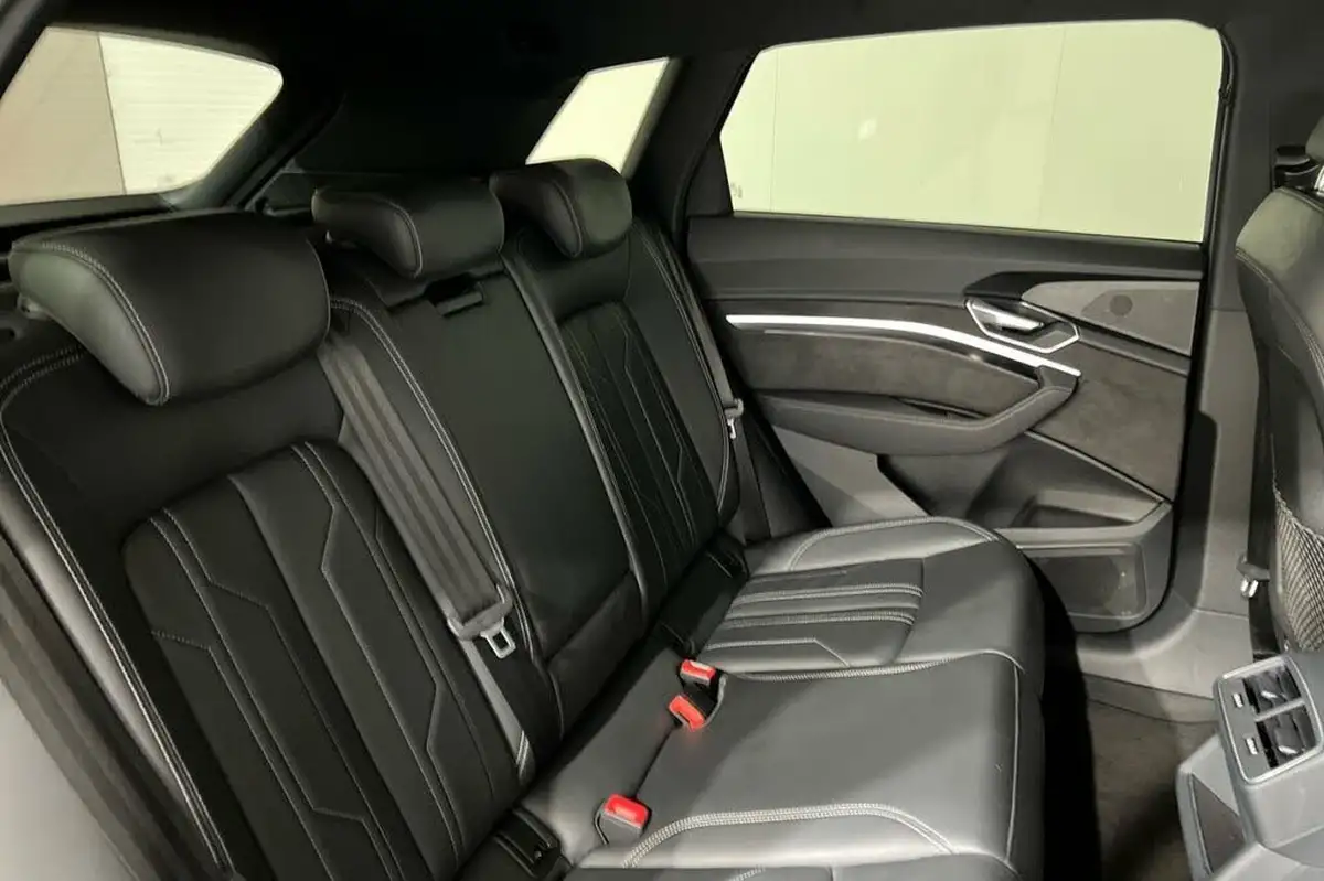2021-audi-e-tron-50e-black-edition-station-wagon-big-19