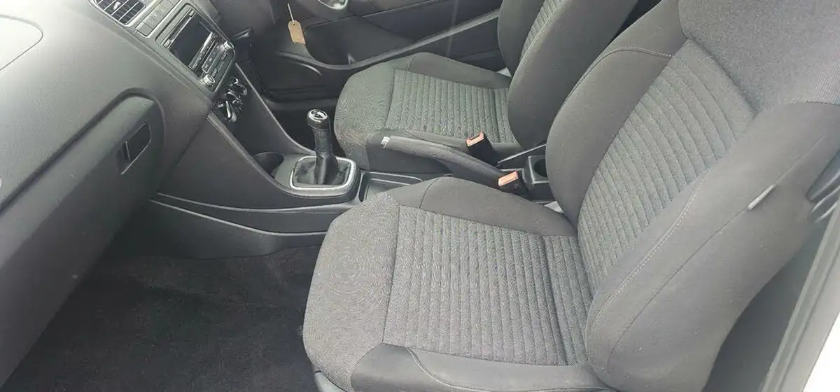 2012-volkswagen-polo-12-match-60ps-3d-big-10