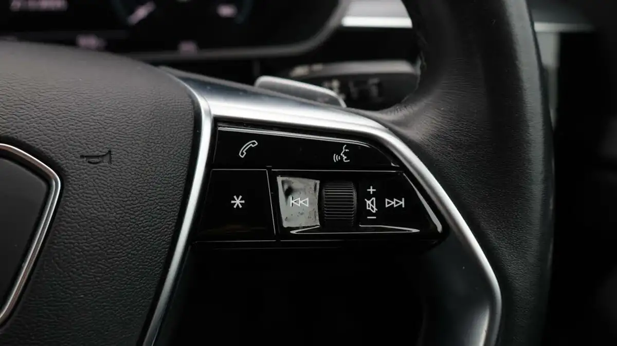 2021-audi-e-tron-55e-technik-sportback-big-25