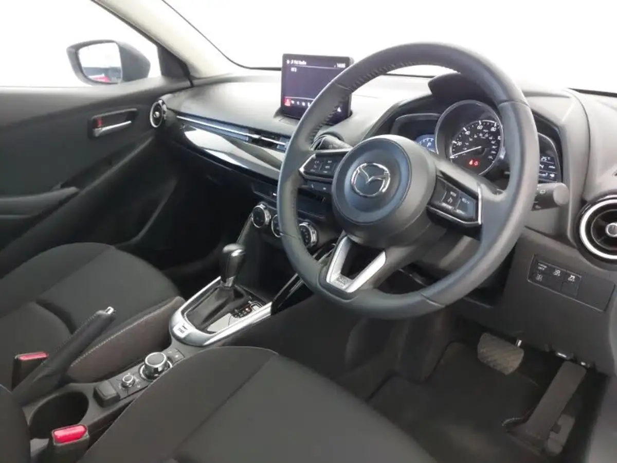 2023-mazda-mazda2-15-skyactiv-g-exclusive-line-big-10