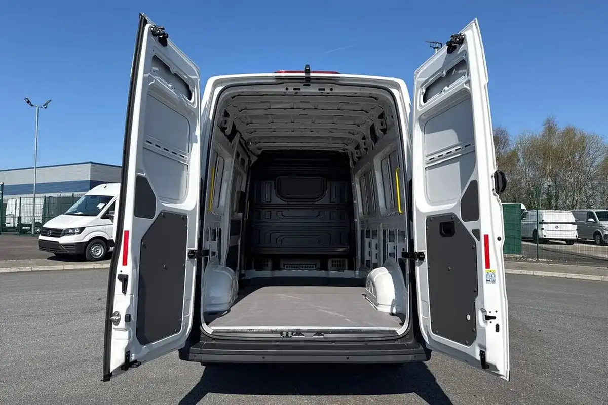 2024-volkswagen-crafter-20tdi-cr35-mwb-commerce-plus-140pseu6d-big-5