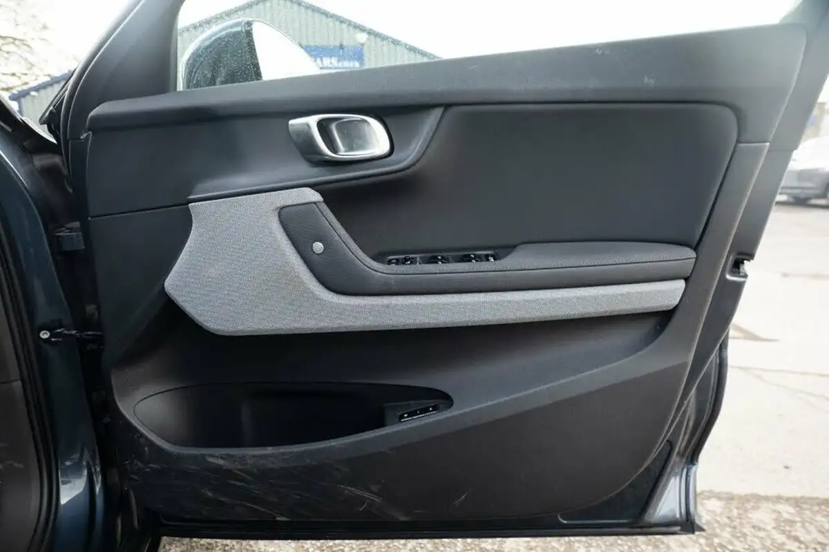 2022-polestar-polestar-2-e-ps2-165kw-standard-single-plus-hatchback-big-2
