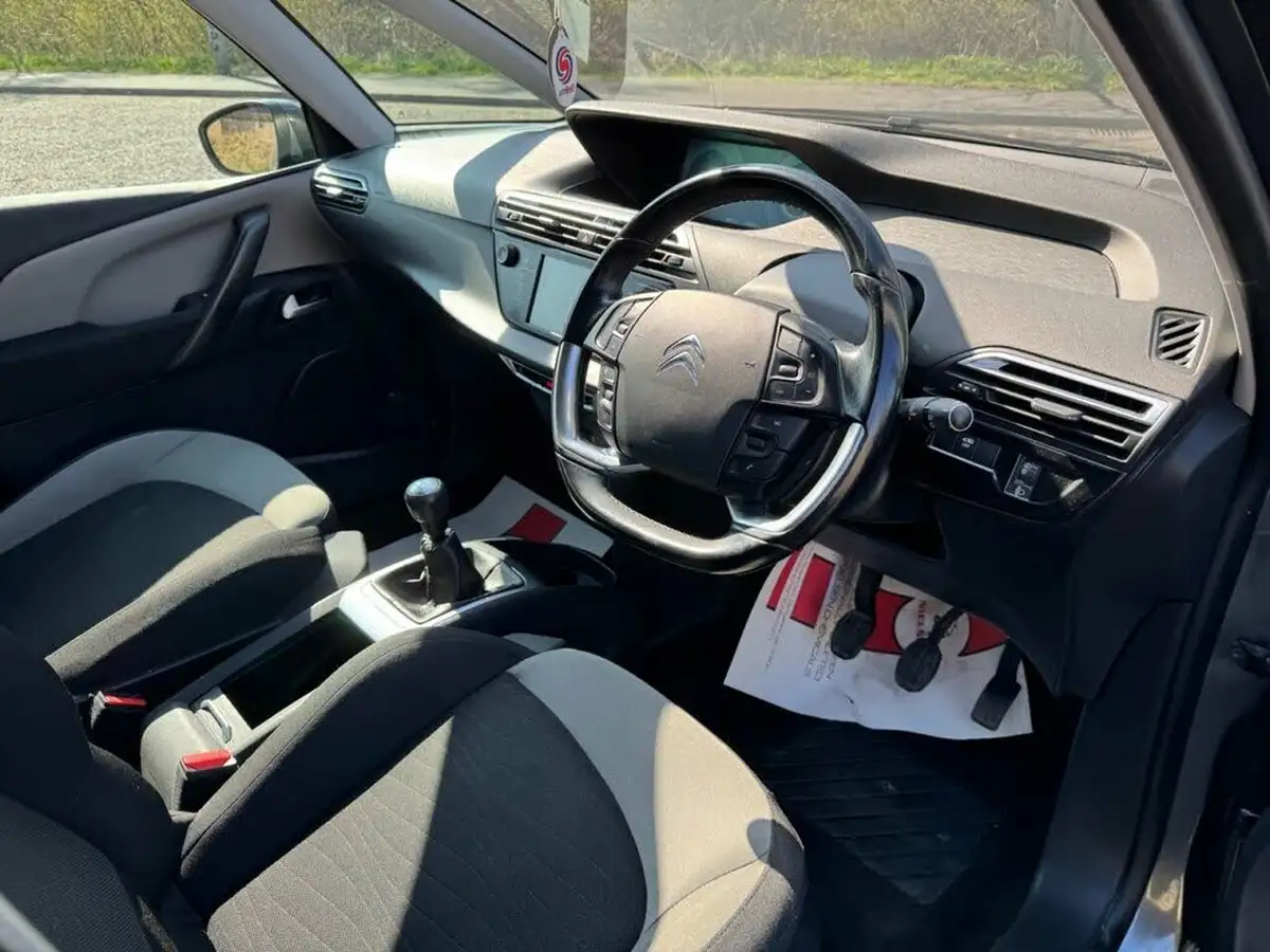 2016-citroen-c4-picasso-16bluehdi-exclusive-big-18