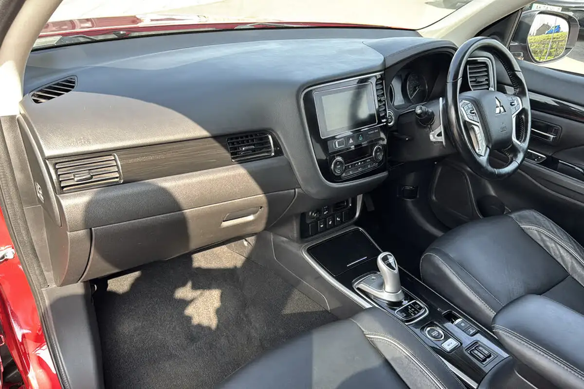2018-mitsubishi-outlander-20-4h-phev-big-9