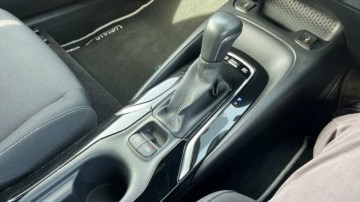 2022-toyota-corolla-18-vvt-i-icon-tech-trk-hatchback-5d-big-44