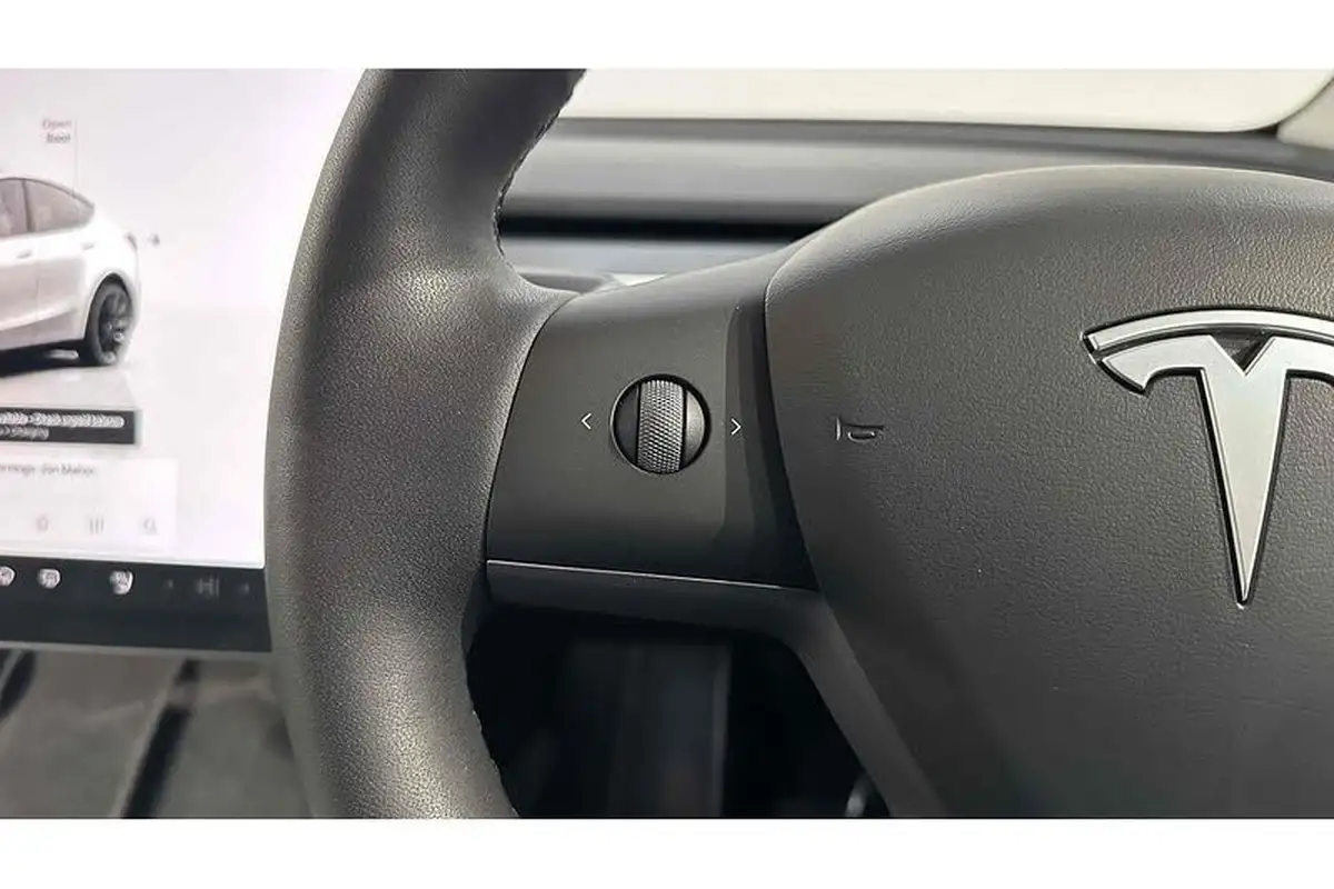 2022-tesla-model-y-e-long-range-big-30