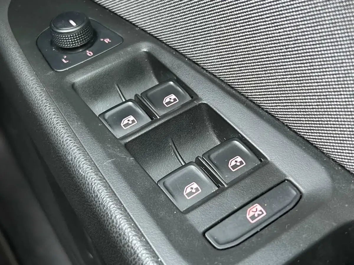 2020-seat-leon-16tdi-se-dynamic-estate-big-52