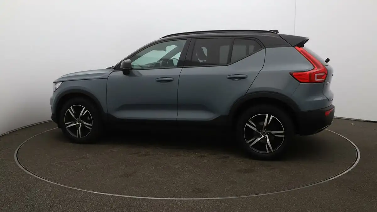 2020-volvo-xc40-15-t3-r-design-big-49