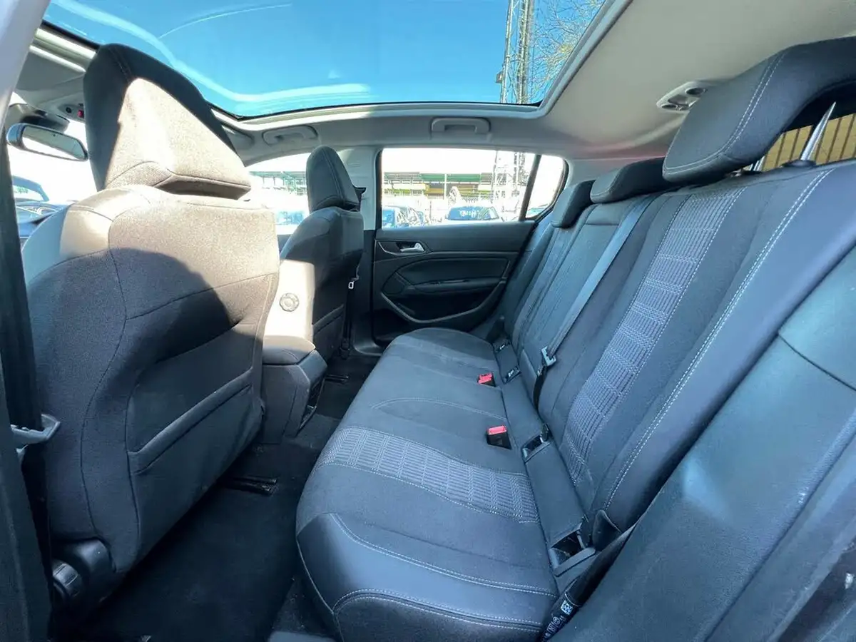 2018-peugeot-308-12-puretech-allure-130bhp-big-26