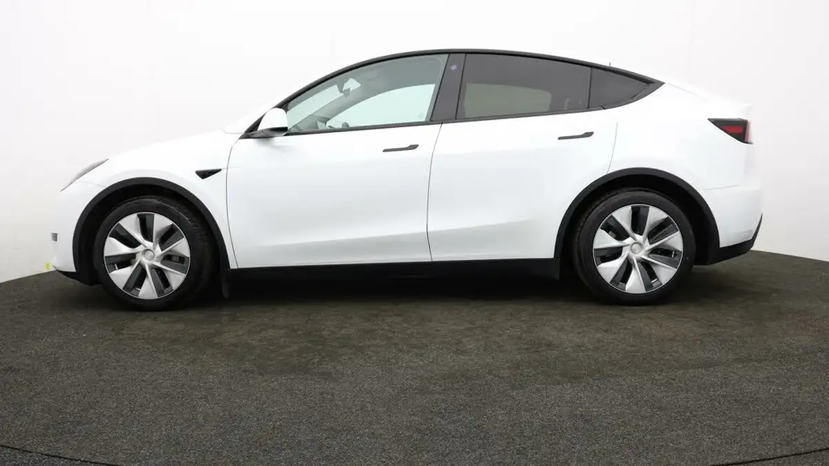 2022-tesla-model-y-e-rwd-big-63