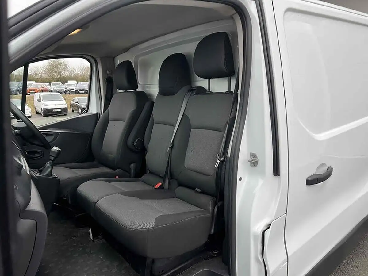 2021-renault-trafic-20dci-ll30-energy-120-business-panel-big-17