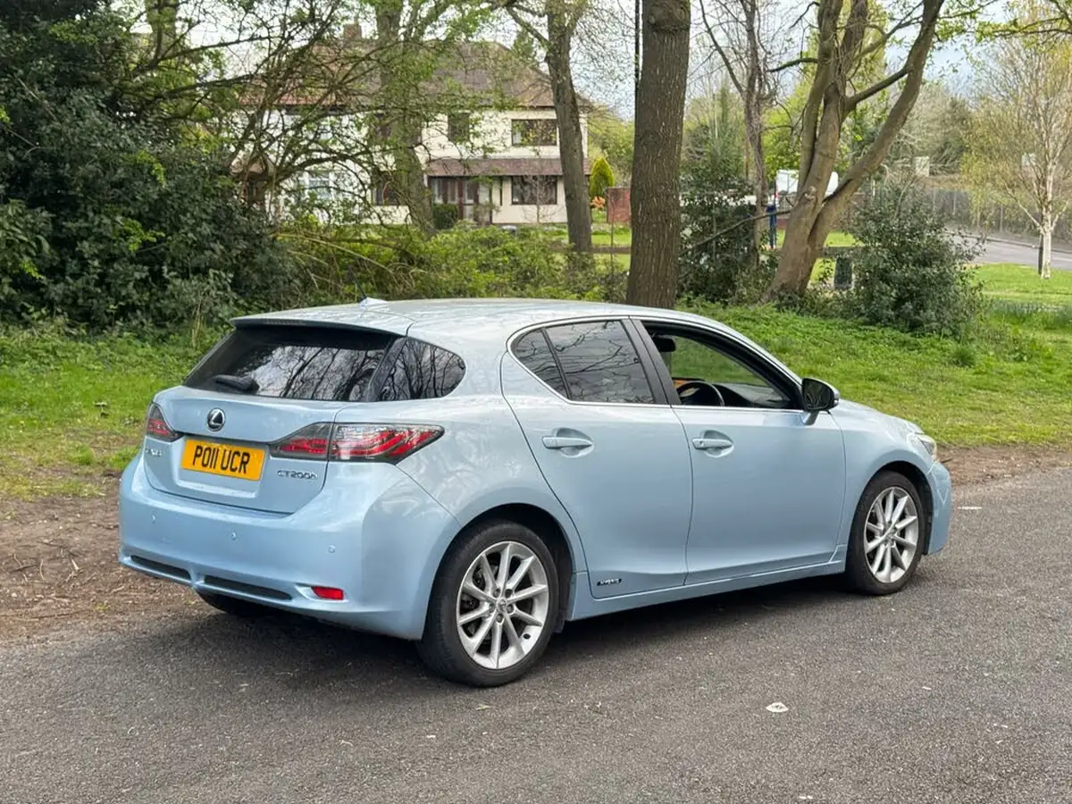 2011-lexus-ct-200h-18-se-l-premier-big-6