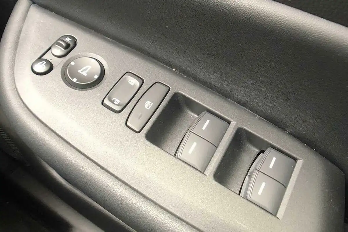 2022-honda-jazz-15-i-mmd-ex-107ps-big-43