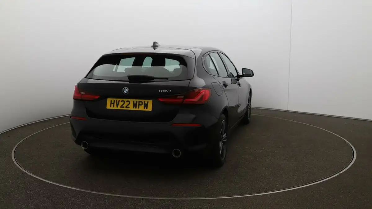 2022-bmw-1-series-20td-118d-sport-big-48