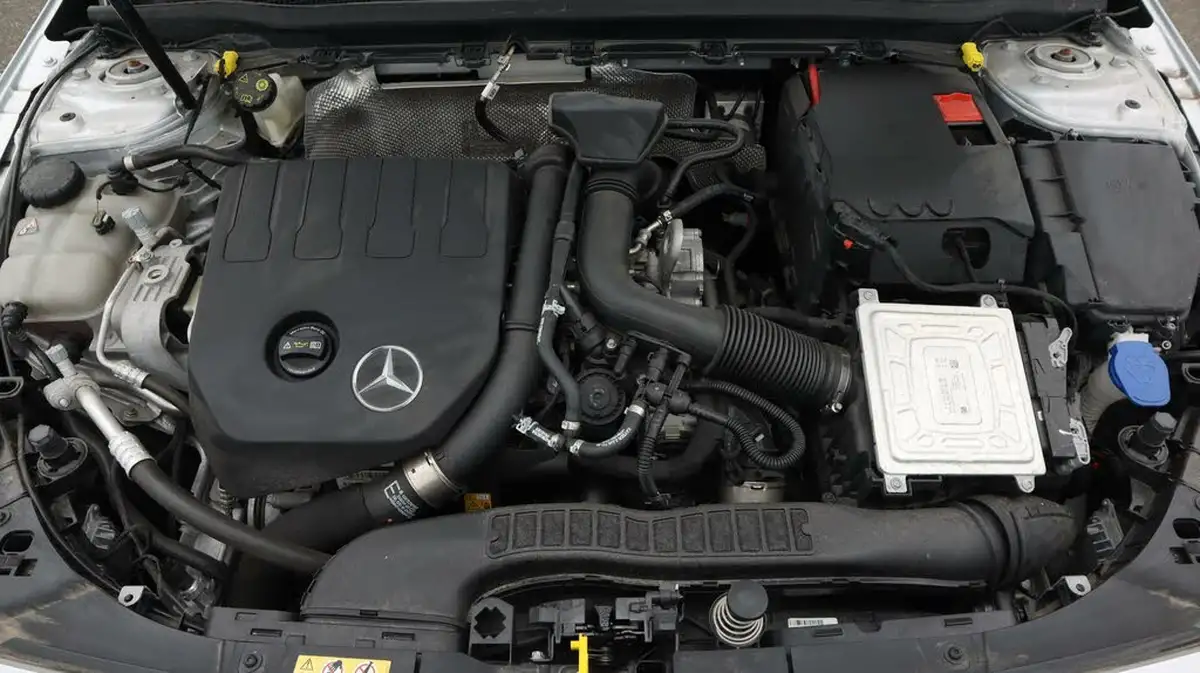 2020-mercedes-benz-a-class-13-a200-sport-saloon-4d-big-19