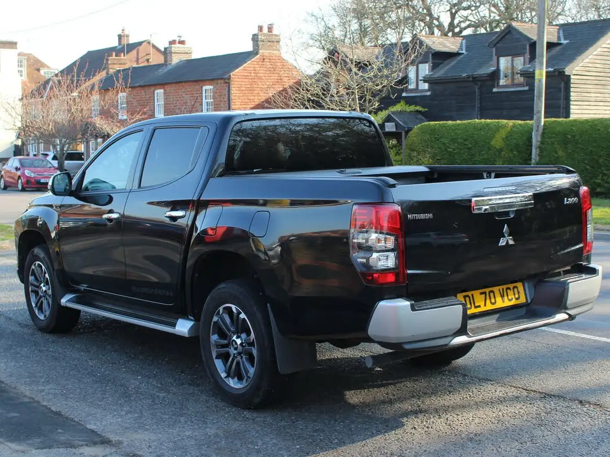 2020-mitsubishi-l200-22di-d-barbarian-auto-big-8