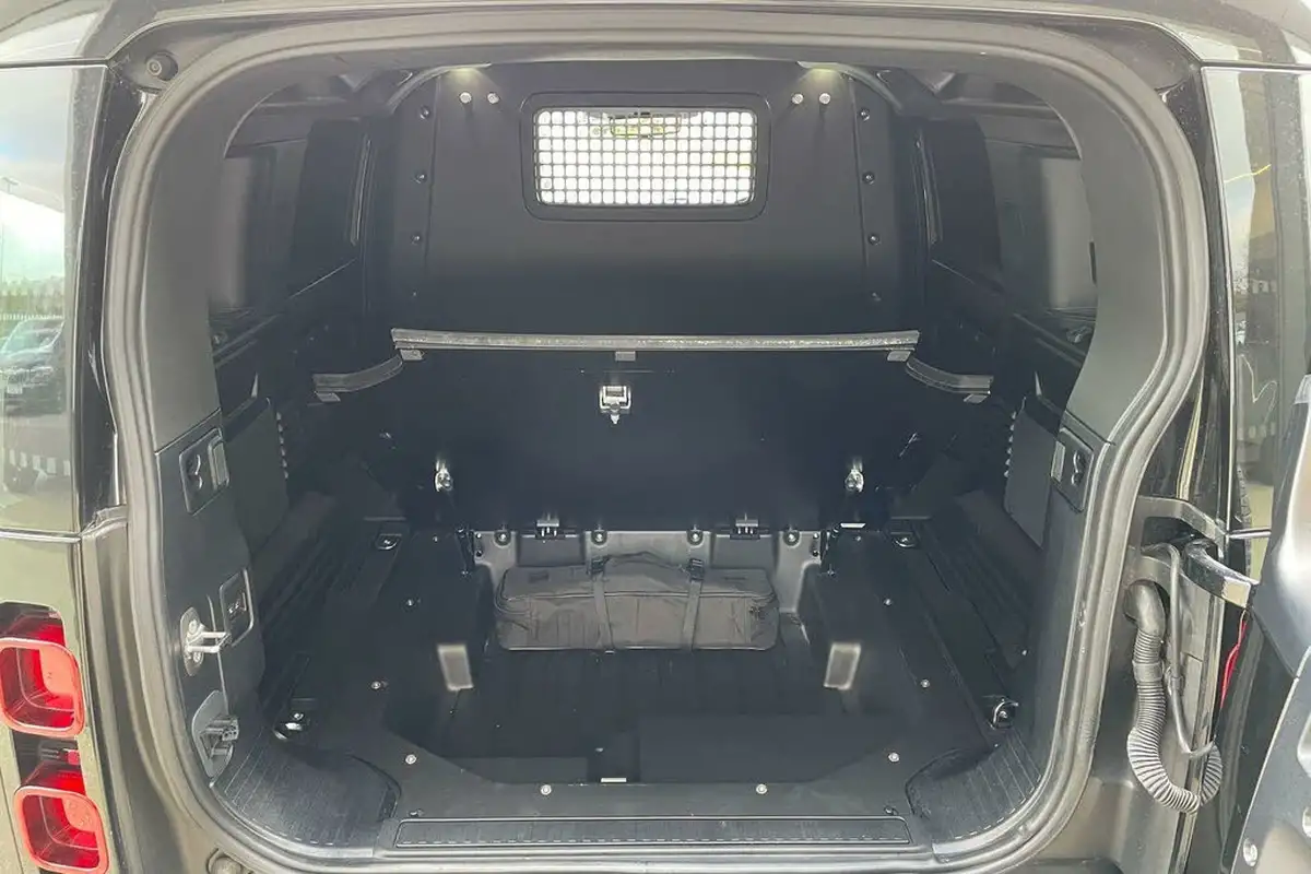 2024-land-rover-110-defender-30-d300-hard-top-x-dynamic-hse-110-big-37