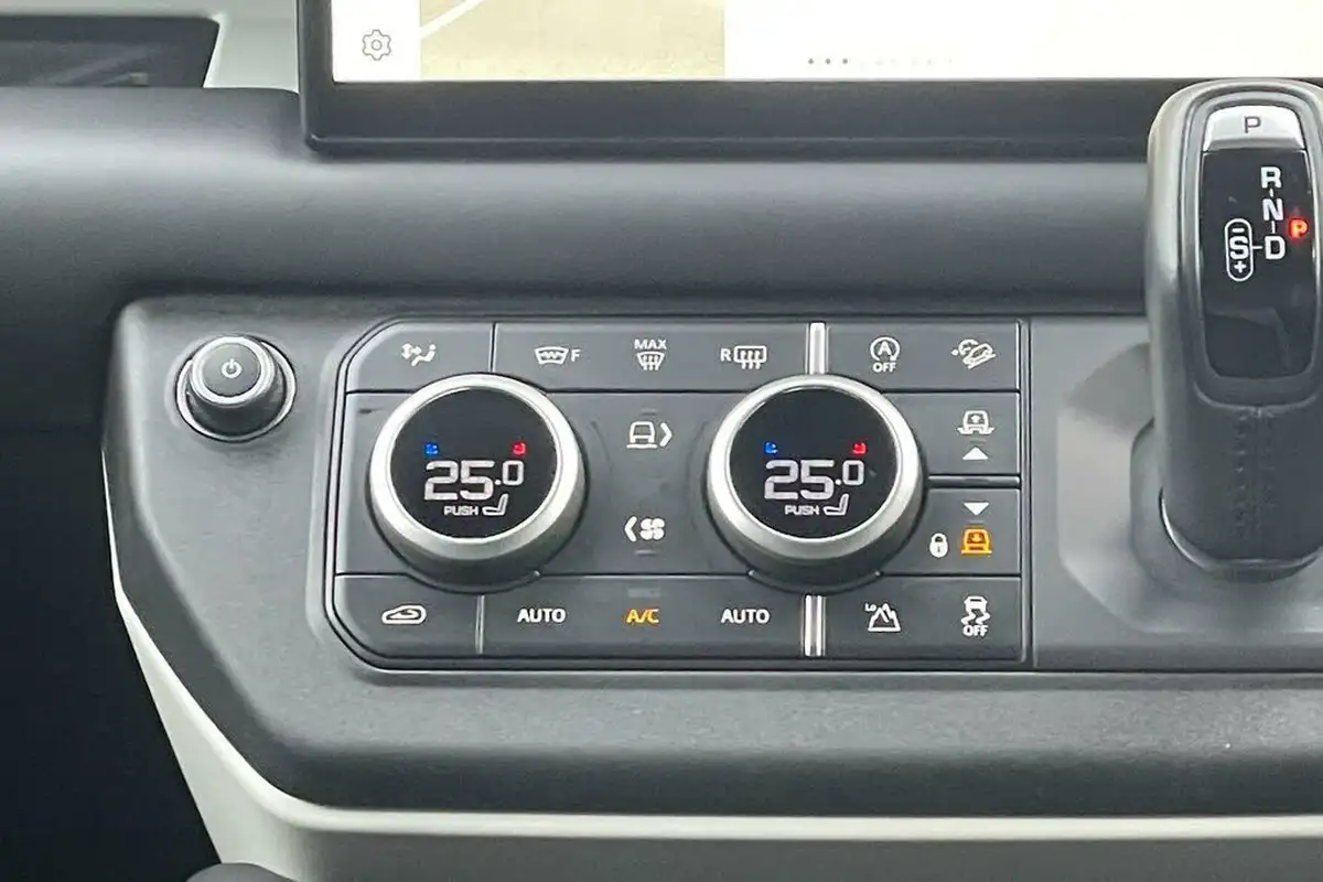 2024-land-rover-110-defender-30-d300-hard-top-x-dynamic-hse-110-big-14
