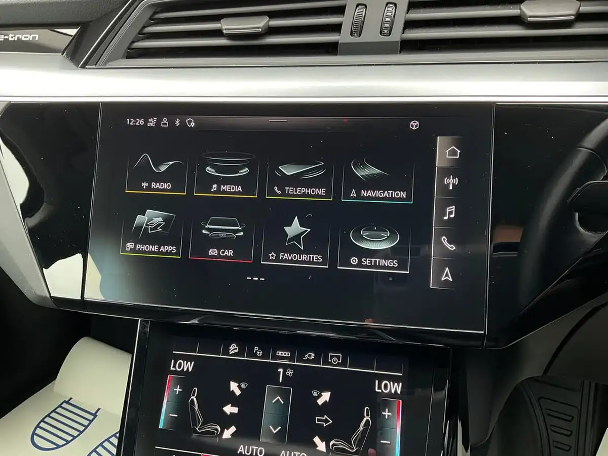 2022-audi-e-tron-55e-technik-station-wagon-big-17