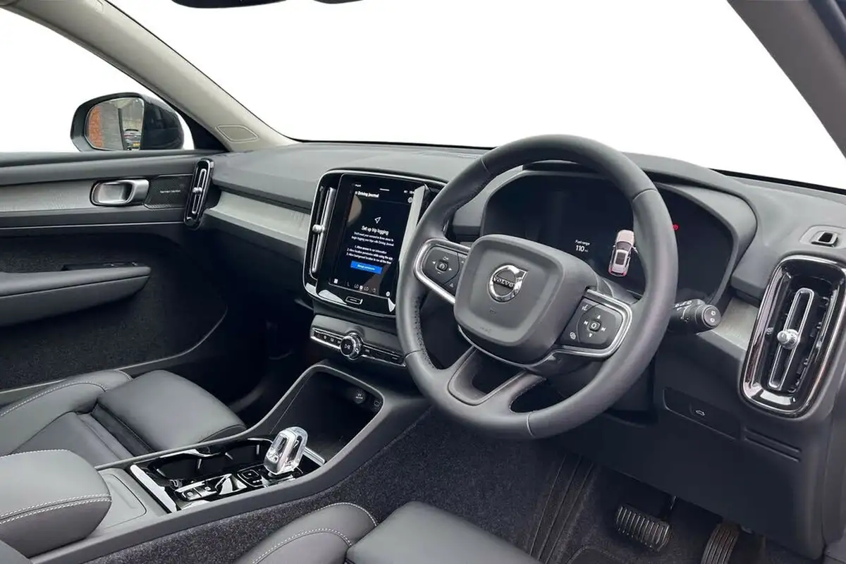 2024-volvo-xc40-20-b3-ultra-bright-big-9