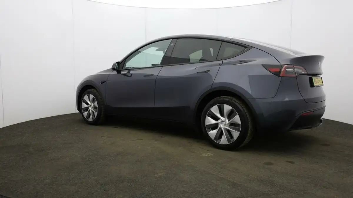 2023-tesla-model-y-e-long-range-big-4