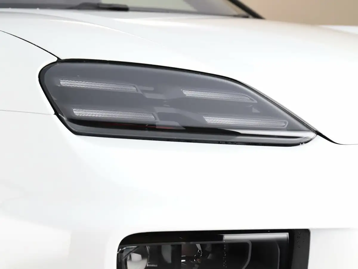 2025-porsche-macan-e-electric-big-43