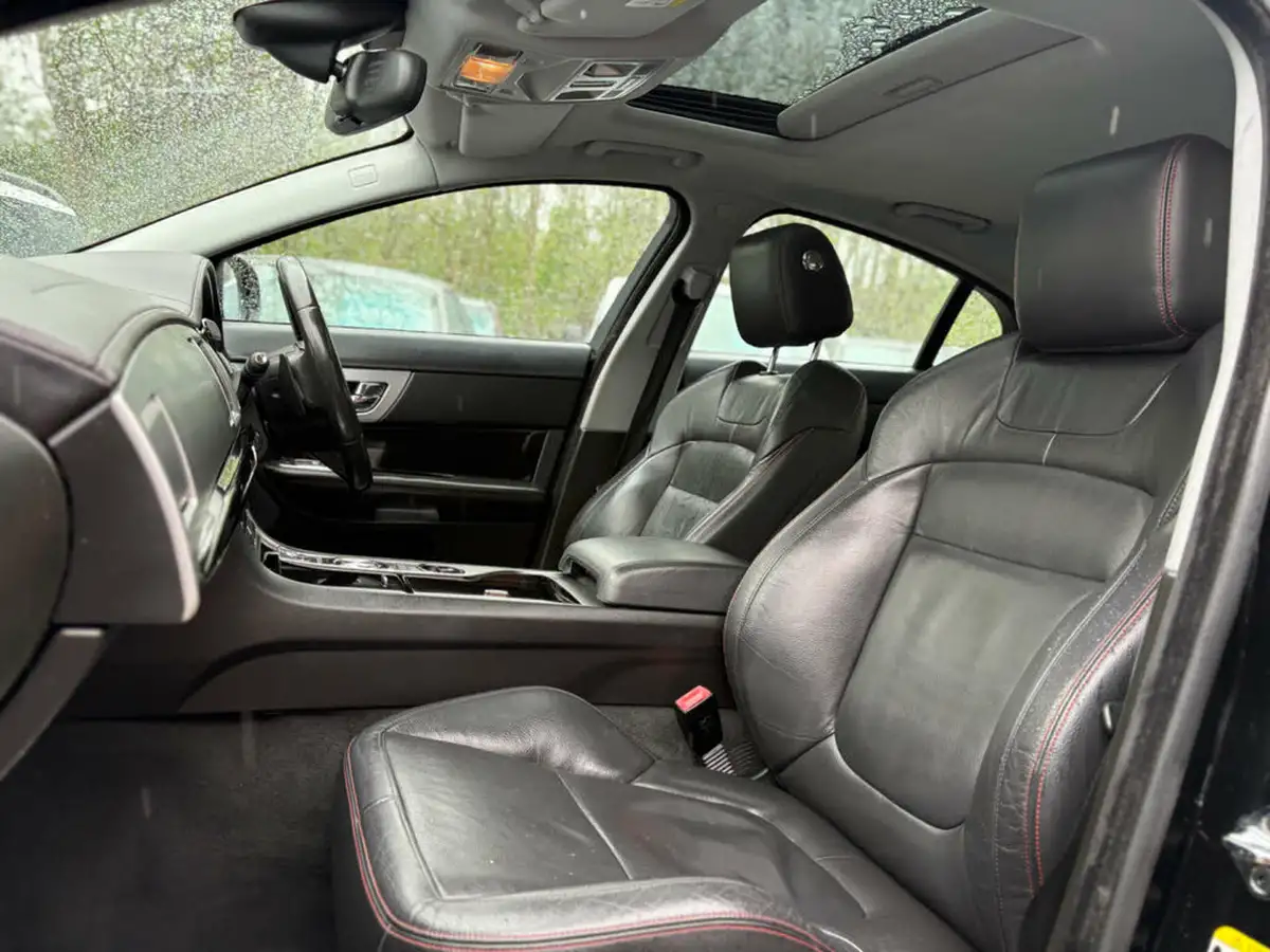 2015-jaguar-xf-22td-r-sport-black-saloon-4d-big-53
