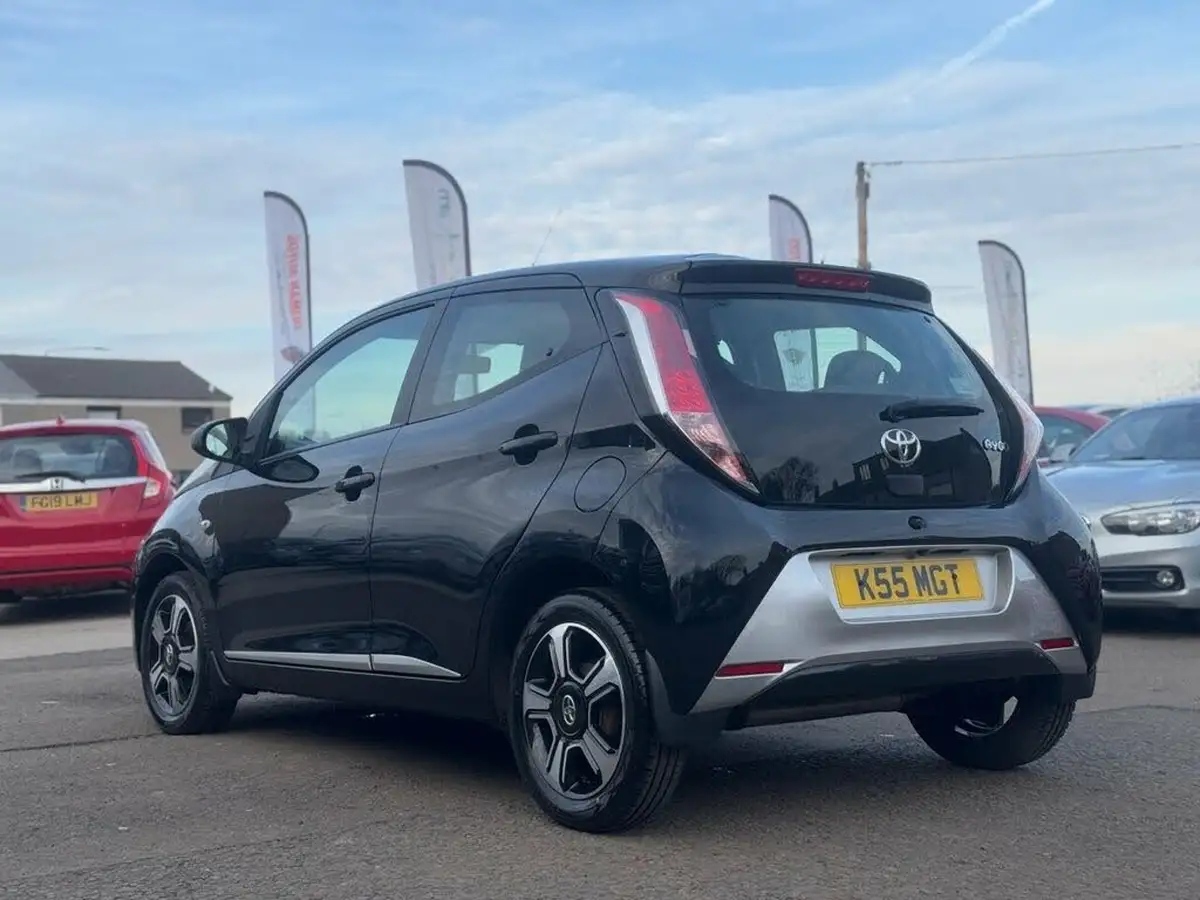 2015-toyota-aygo-10-vvt-i-x-clusiv-5d-x-shift-big-4