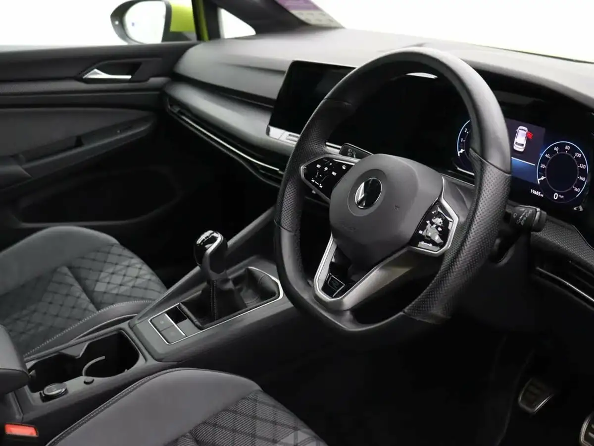 2022-volkswagen-golf-15-tsi-r-line-130ps-hatchback-big-11