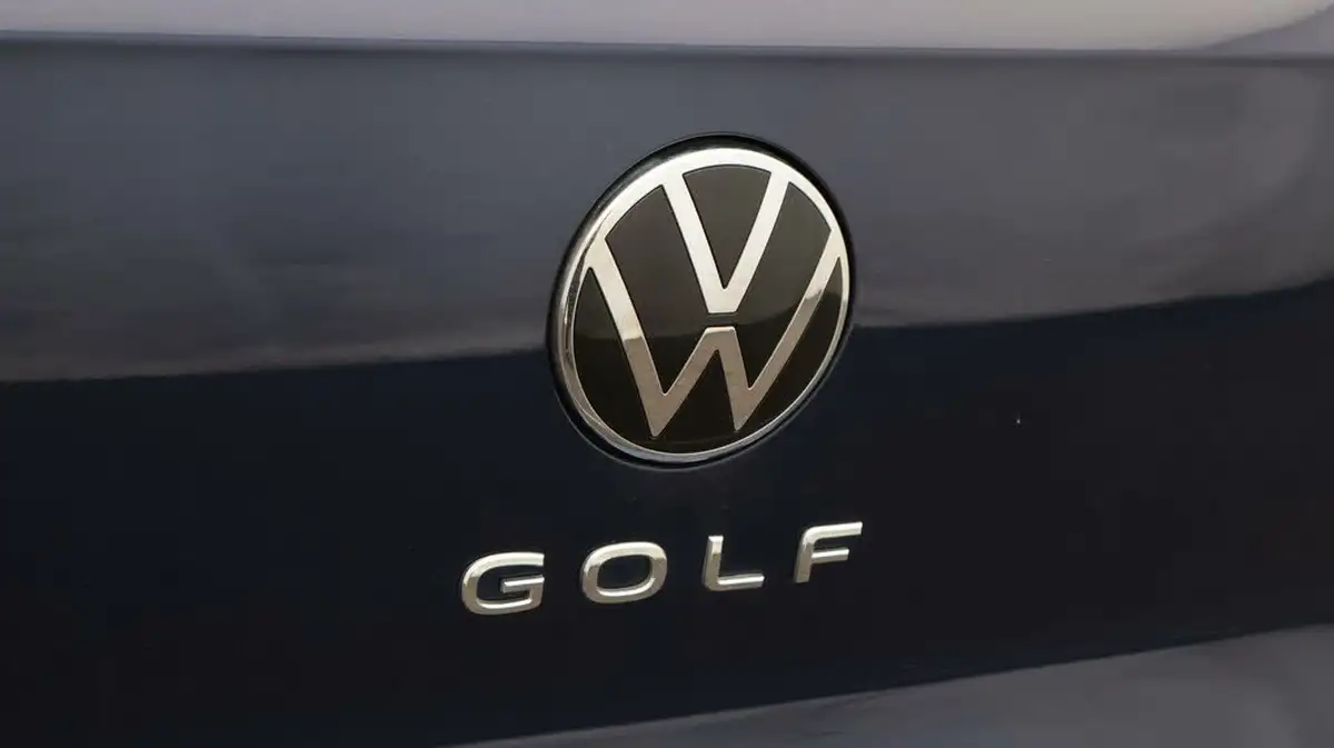 2022-volkswagen-golf-15-tsi-life-130ps-hatchback-big-20