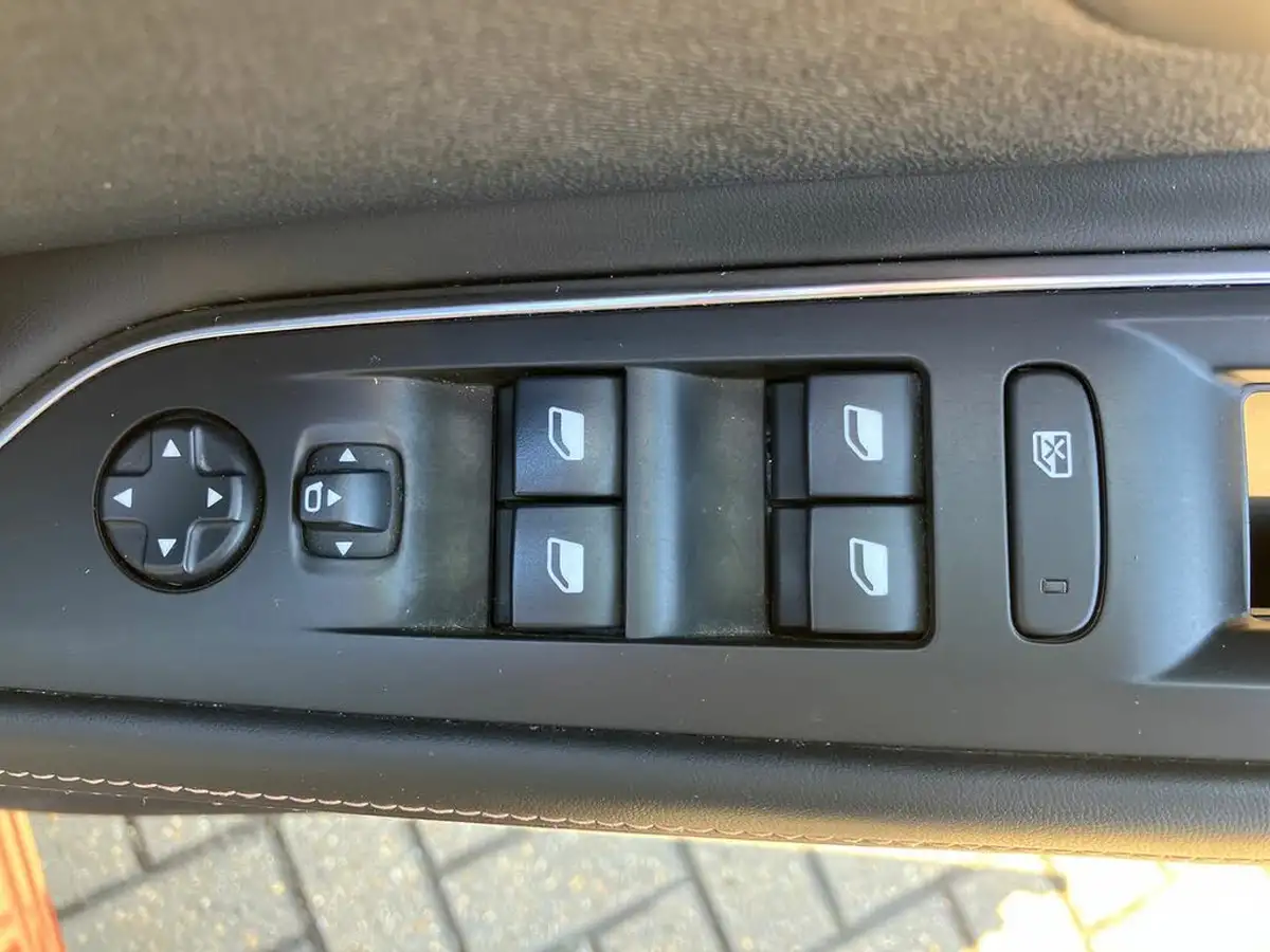 2018-peugeot-3008-suv-16-thp-gt-line-premium-big-17