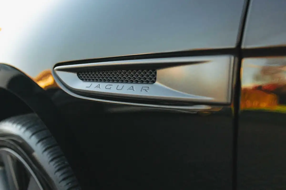 2020-jaguar-f-pace-30td-300-sport-big-21