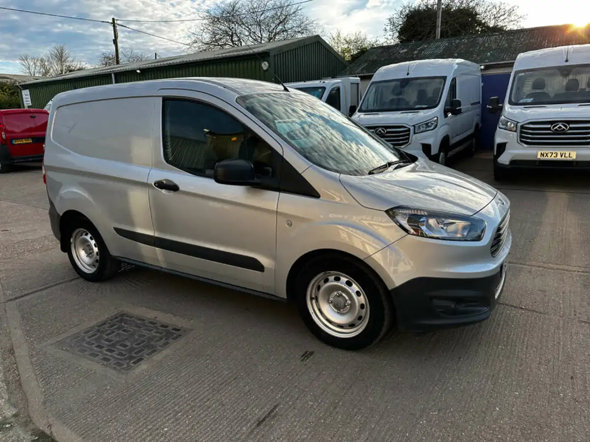2017-ford-transit-courier-10-ecoboost-panel-big-10
