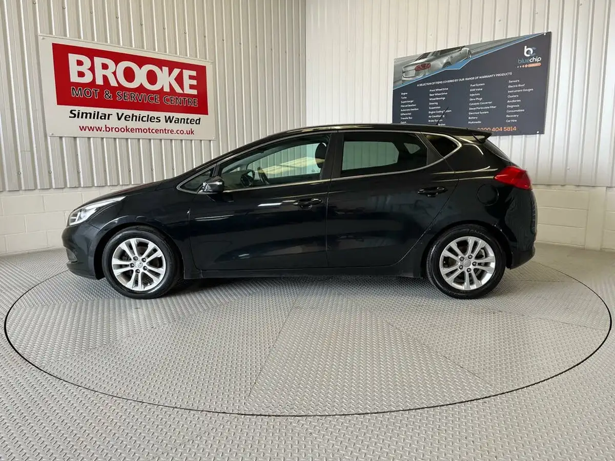2012-kia-ceed-16-3-isg-hatchback-big-7
