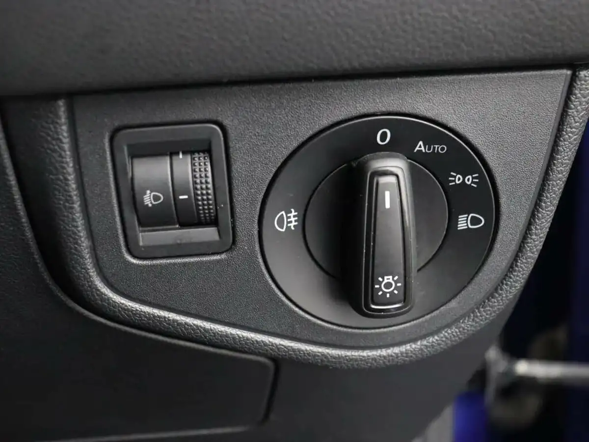 2018-volkswagen-polo-10-se-75ps-big-30
